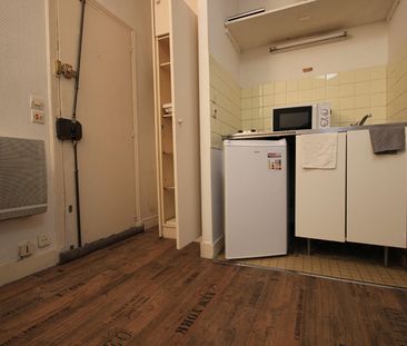 Appartement a louer Paris - Loyer €457/mois charges comprises ** - Photo 3