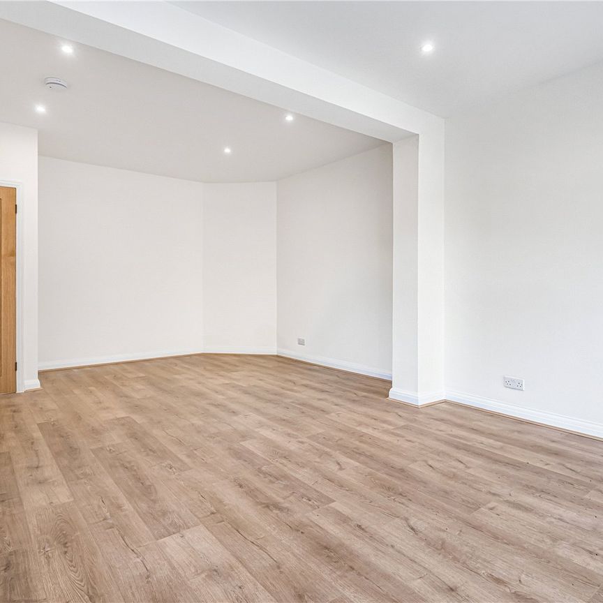 Meadway, Barnet - Photo 1