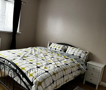 Room in a Shared House, Quebec Road, IG2 - Photo 2