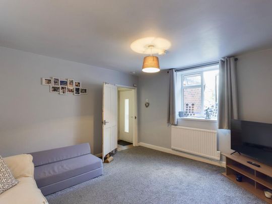 2 bedroom end of terrace house to rent - Photo 1