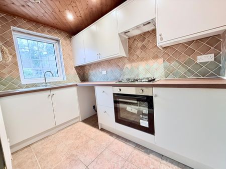 2 Bed End Terrace, Adelwood Grove, LS16 - Photo 2