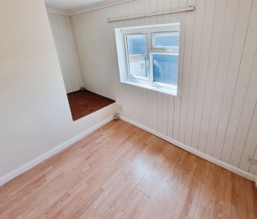 2 Bedroom Maisonette to Rent in Dayton Street, Rushden, Northants, ... - Photo 2