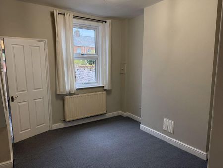 2 bedroom end of terrace house to rent - Photo 2