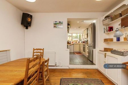 3 bedroom terraced house to rent - Photo 5