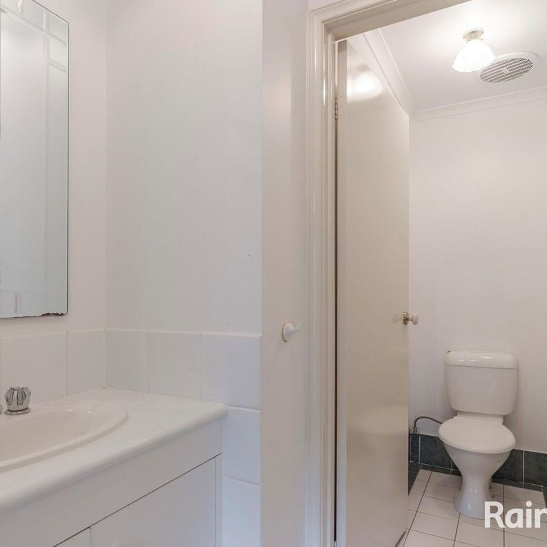 Charming 3-Bedroom Family Home in Prime Location - Photo 1