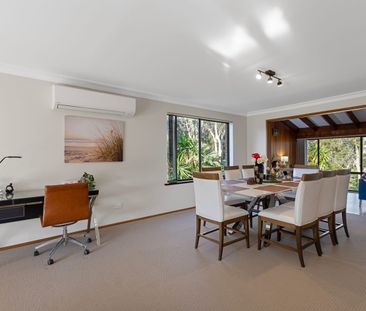 Prime Location, Comfortable Coastal Home - Photo 4