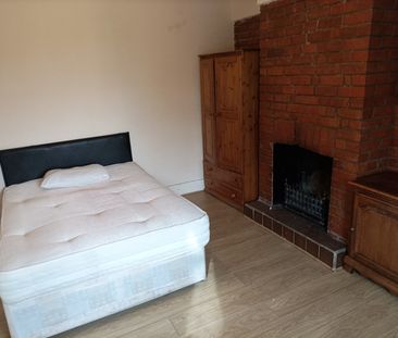 Room in a Shared House, Basingstoke Road, RG2 - Photo 5