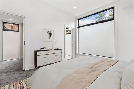 THREE BEDROOM FAMILY HOME IN PRESTIGIOUS BRIGHTON LOCATION! - Photo 5