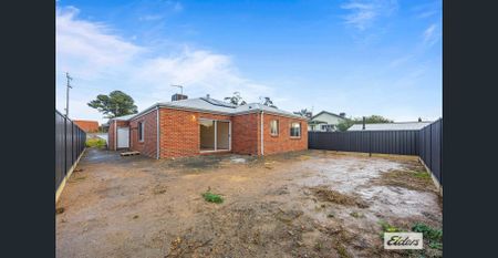 Modern Family Living - Photo 4