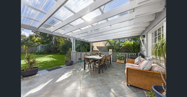 Contemporary Family Home Moments from Cabarita Waterfront - Photo 1