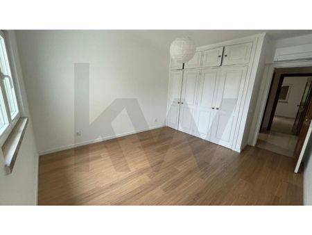 3 room luxury Apartment for rent in Cascais e Estoril, Portugal - Photo 2