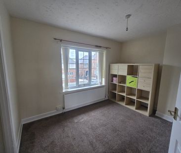 3 bed Semi-Detached - To Let - Photo 6