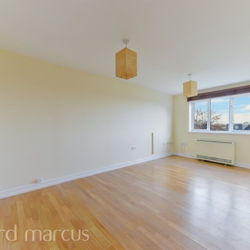 Beaver Close, MORDEN - Photo 1