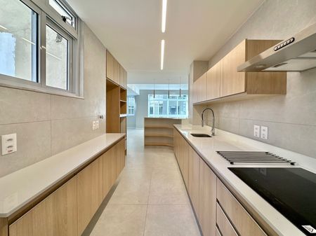 Apartamento totalmente reformado na quadra da praia em Copacabana - Photo 2