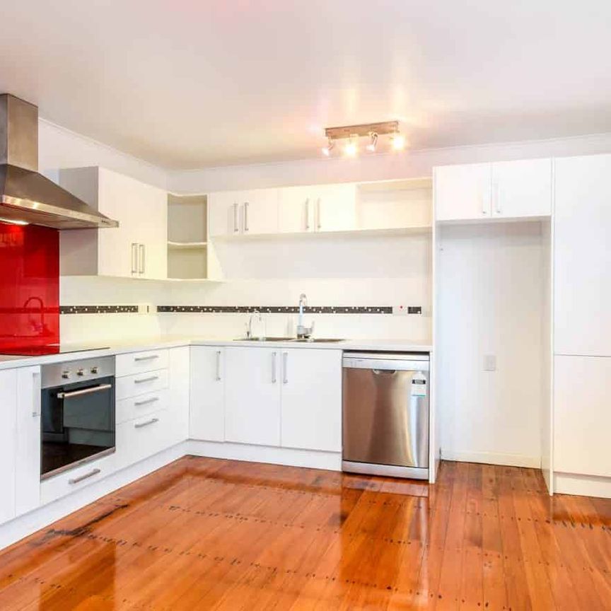 Location & Convenience - Photo 1