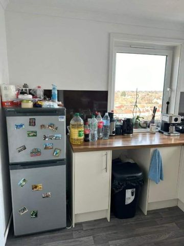 House share to rent - Photo 2