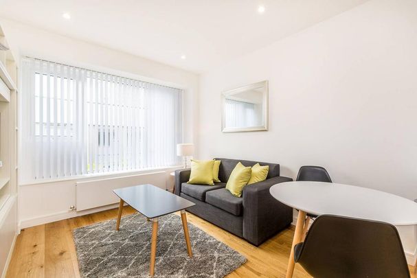 Studio to rent - Photo 1