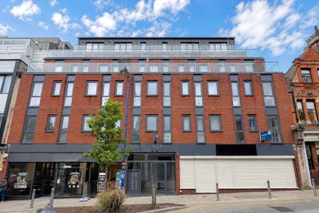 Chertsey Road, Woking, Surrey, GU21 - Photo 3