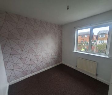 3 bedroom semi-detached house to rent - Photo 6