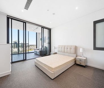 Luxury Three-Bedroom Penthouse with Private Rooftop and Panoramic W... - Photo 6