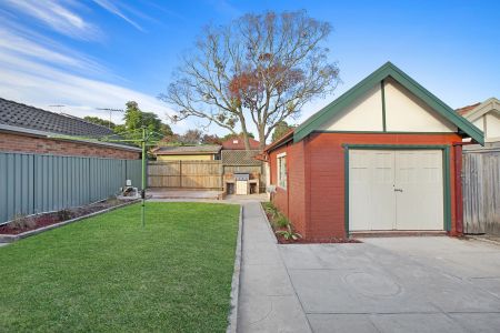 REJUVENATED AIR-CONDITIONED FAMILY HOME IN SOUGHT AFTER STREET - Photo 2