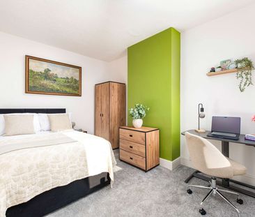 Beautiful 4 Bedroom Property Bedroom 2-(ground floor back room) - Photo 6