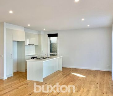 A stone’s throw from the sparkling waters of Port Phillip Bay - Photo 5