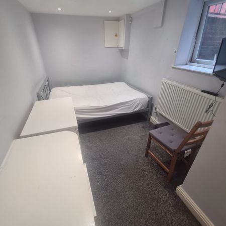 3 Bed - 19b Winston Gardens, Headingley, Leeds - LS6 3LA - Student - Photo 3