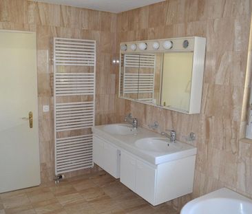 2-room penthouse apartment with lake view for rent in Stansstad - Photo 3