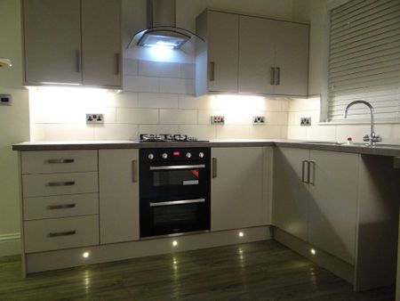 3 bedroom terraced house to rent - Photo 5