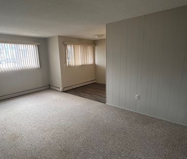 Spacious 2 Bedroom 1 Bath Apartment in the heart of Red Deer!! - Photo 2