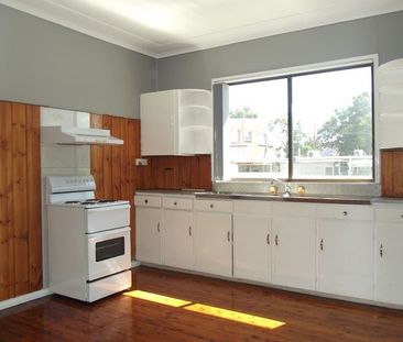 Affordable 3 Bed Home in Oak Flats - Photo 2
