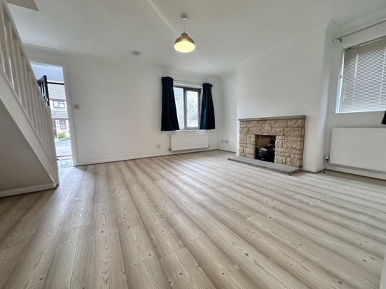 Chetwynd Mead, Bampton - Photo 1