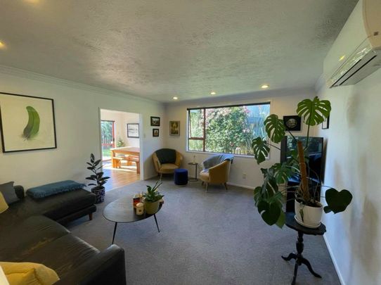 Where sun, style and privacy collide! - Photo 1