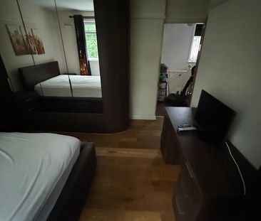 Room in a Shared House, Hackney Svenue, M40 - Photo 2