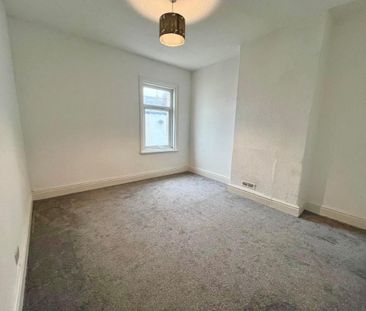 2 bedroom end of terrace house to rent - Photo 2