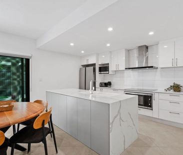 Stunning Contemporary Family Home - - Photo 4