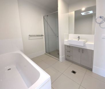 Rent increase to $740/week from 23rd Dec, Quiet 3-bed Townhouse wit... - Photo 5