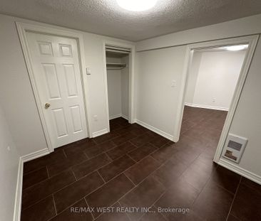 Detached Home For Lease | W8129362 - Photo 4