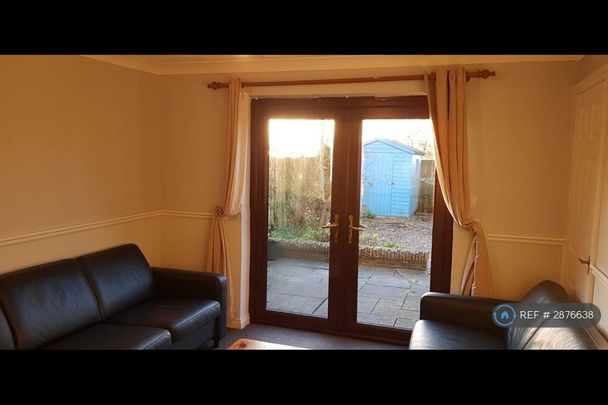 3 bedroom semi-detached house to rent - Photo 1
