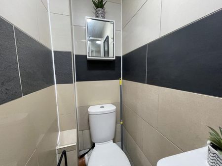 1 bedroom in a house share to rent - Photo 4