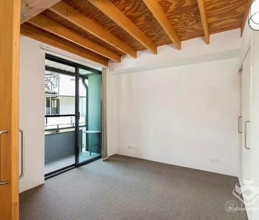 Urban Loft Living in the Heart of Teneriffe - Photo 6