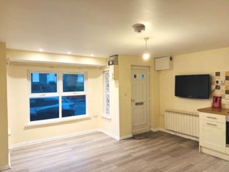 2 bedroom semi-detached house to rent - Photo 3