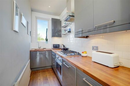 1 Bedroom Flat To Let - Photo 2