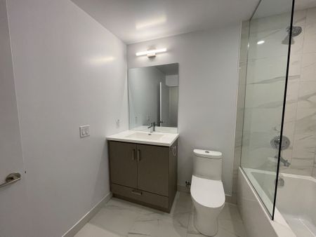 For Lease - 38 Honeycrisp Crescent Unit# 2015, Vaughan, Ontario - Photo 4