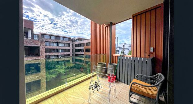 Stylish 2-Bedroom Apartment in the Heart of Erskineville - Photo 1