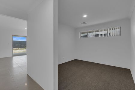Four Bedroom Family Home in Baldivis - Photo 4