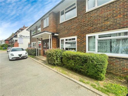 Lavender Park Road, West Byfleet, Surrey, KT14 6NB - Photo 4