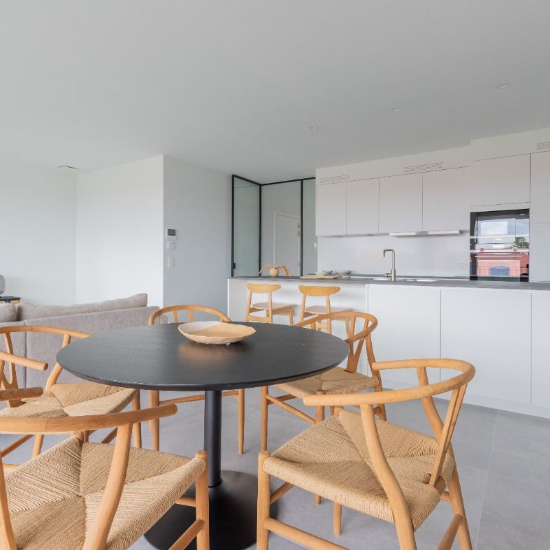 Prachtige penthouse met 2 slpks,carport, privatieve berging! - Photo 1