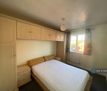 3 bedroom semi-detached house to rent - Photo 6